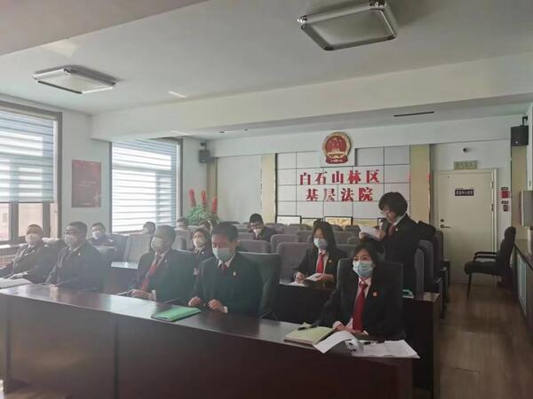 服务为民新时代，雷锋精神代代传