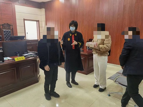 “调解+履行”，10万元当庭给付