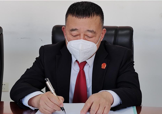 长白县人民法院组织党员认真开展批评与自我