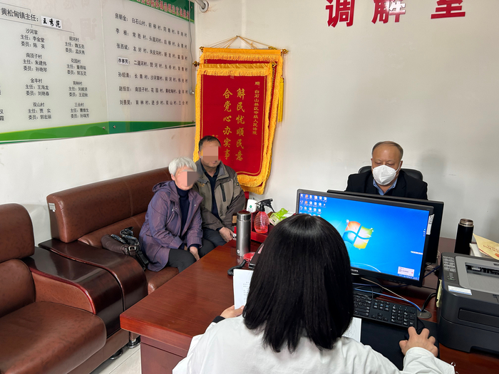 三次驱车调解 只为群众利益