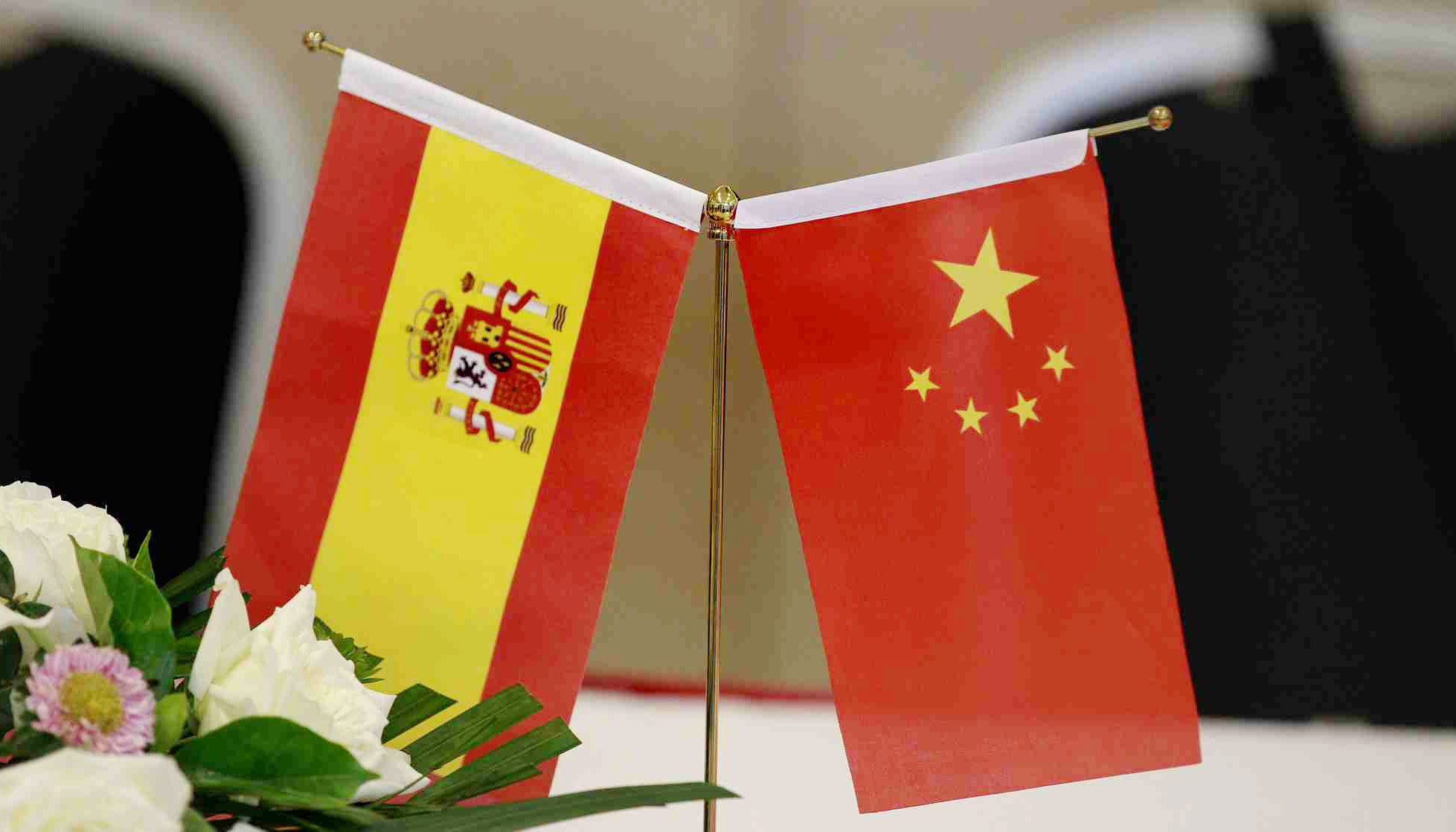 “为两国人民带来更多实实在在的福祉”