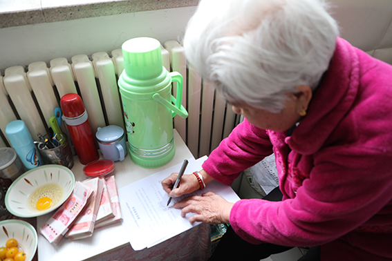 两级法院联动 4万元司法救助款 送到当事