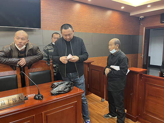 松原中院：7万余元涉农补偿款现场交付