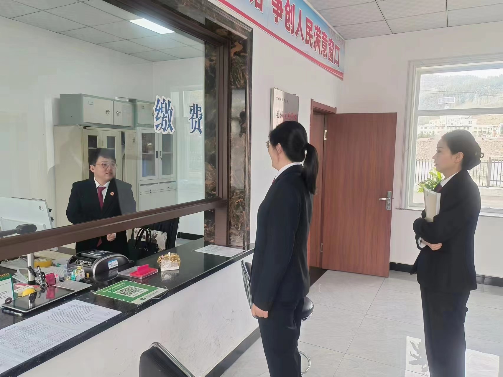 严抓节前作风建设 筑建清廉法院队伍——临