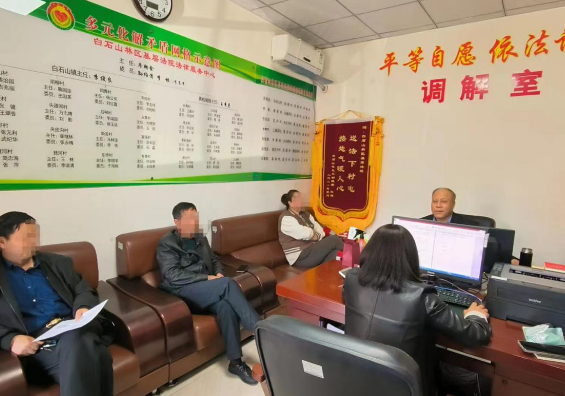 诉前调解化纠纷  邻里关系终缓和