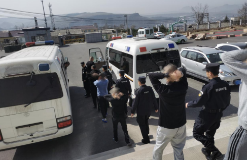 长白法院法警大队认真组织警力安全有序完成