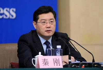 秦刚同法国外长科隆纳举行中法高级别人文交