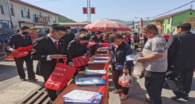 普法宣传落日常 答疑解惑化民忧