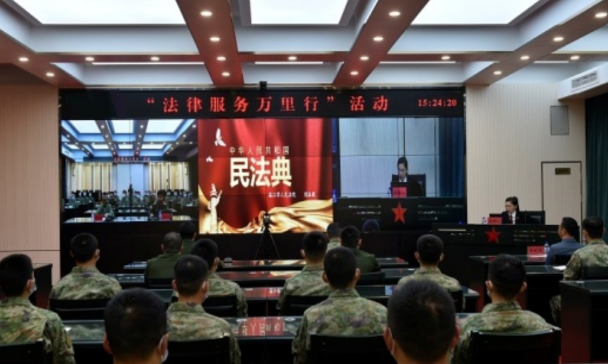 普法进军营 法治助力强军梦