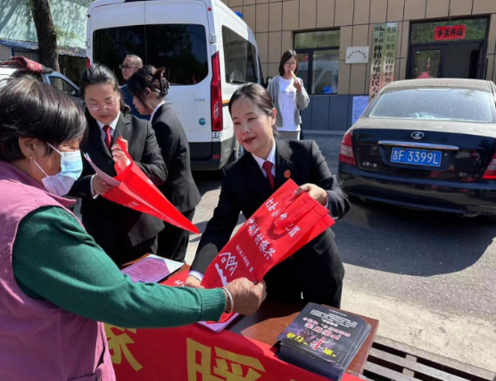 临江市人民法院开展主题普法宣传活动