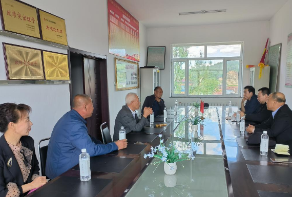 长春林区中级法院一行深入白石山林区法院辖