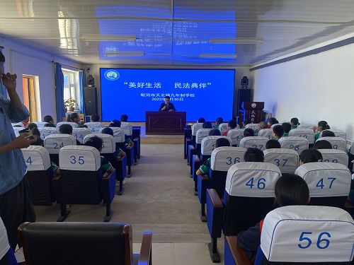 偏远乡镇里  娓娓普法音