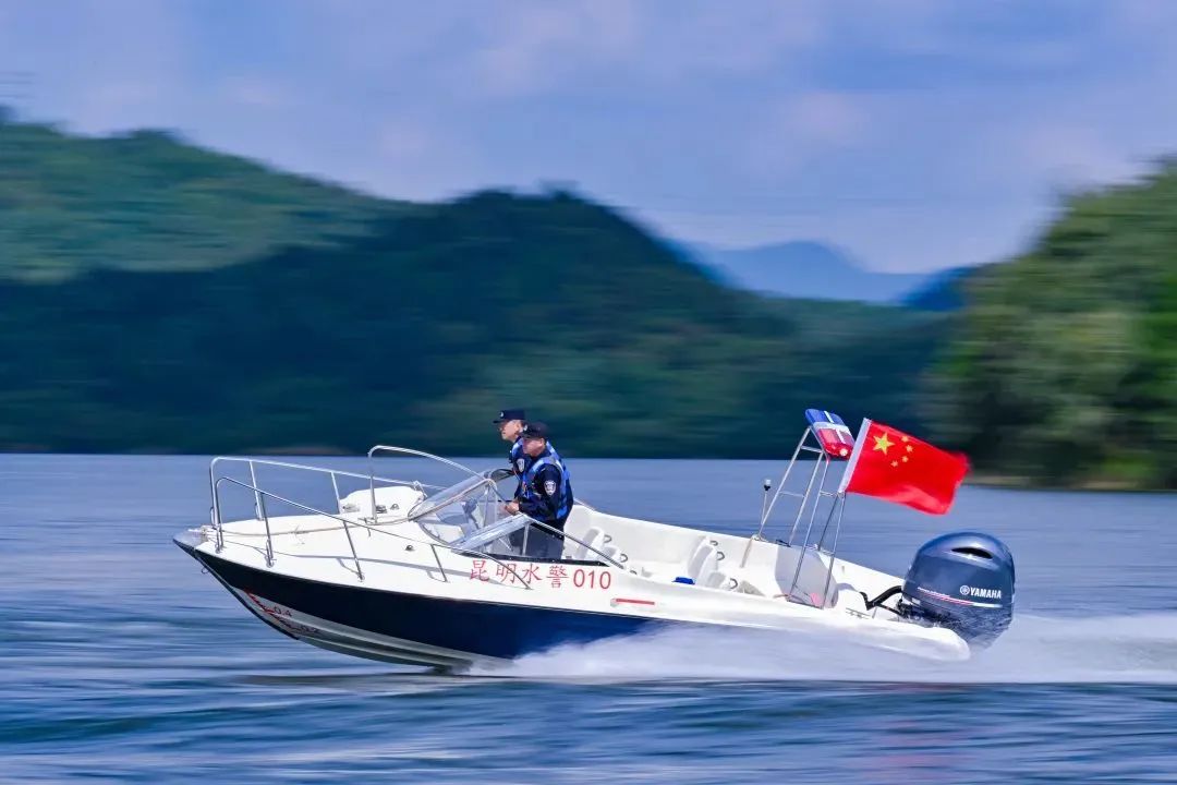 只争朝夕，不舍昼夜，这里是奔驰在滇池之上