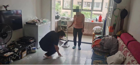 水管“跑水”闹纠纷，法官上门促调解