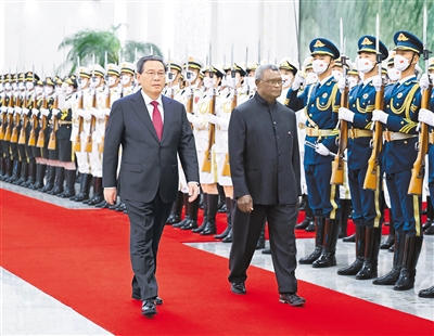 李强同所罗门群岛总理索加瓦雷会谈