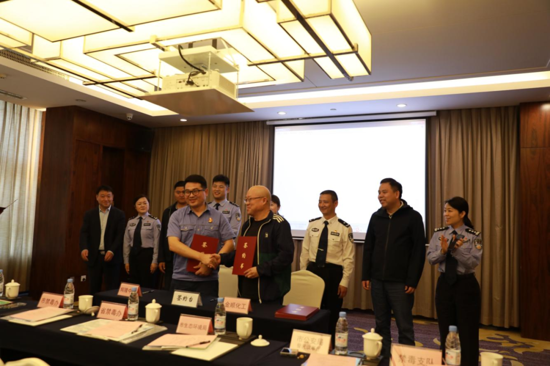 化工厂发了一条微信后，民警直接上门！