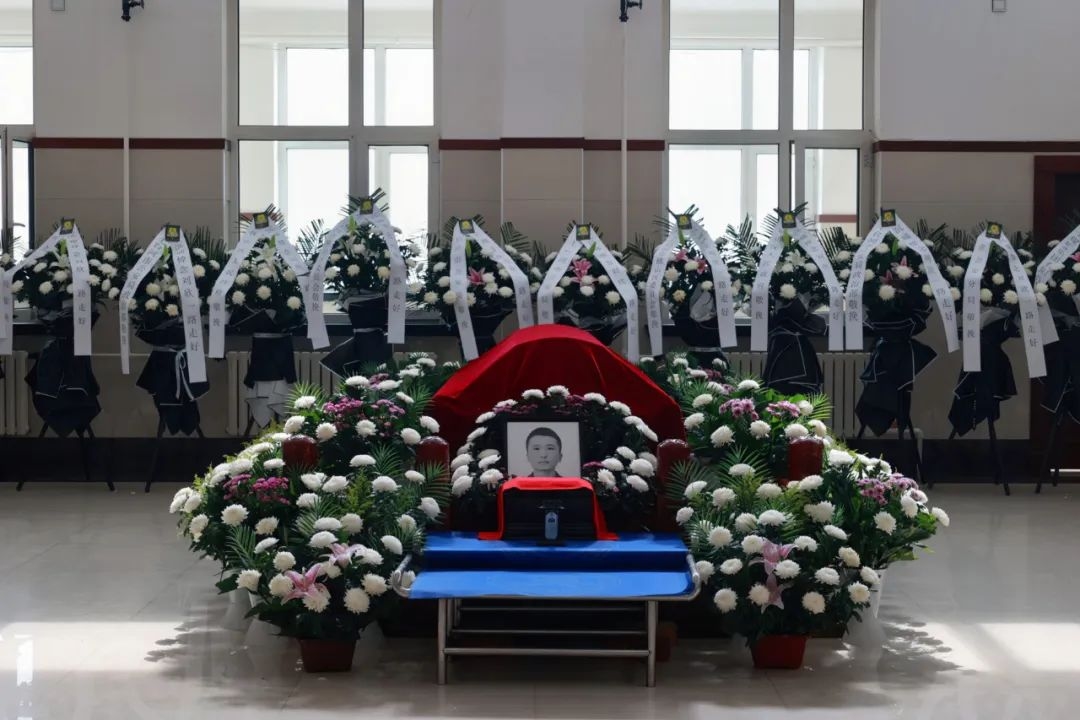 那个被小朋友叫“刘叔叔”的短发女警官，走