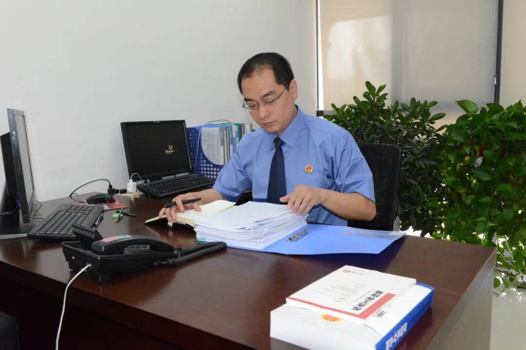 他把群众身边“小案”都当成“天大的案子”