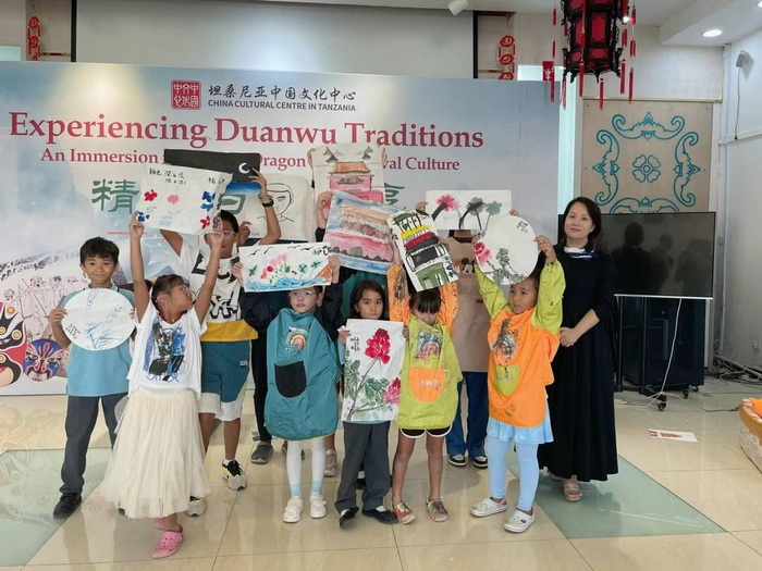 坦桑尼亚中国文化中心第二期国画班开课