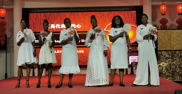 结业仪式展才华 美食沙龙学厨艺