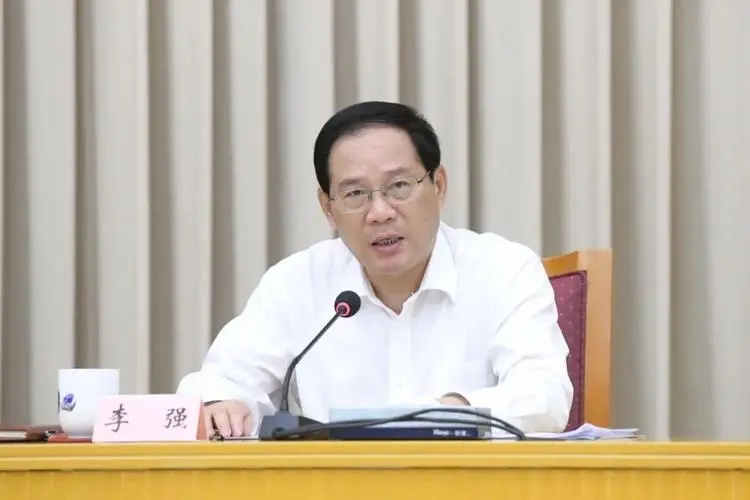 李强主持召开国务院常务会议