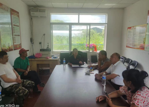 普法“七走进”之走进黄松甸镇进步村