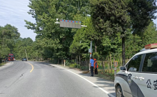 安全诱导雾灯  守护交通出行