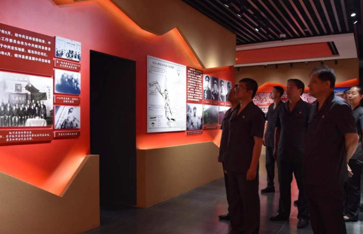 铭记光辉历史  凝聚奋进力量