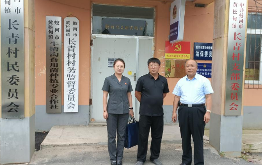 法官进村调解 促进邻里和谐