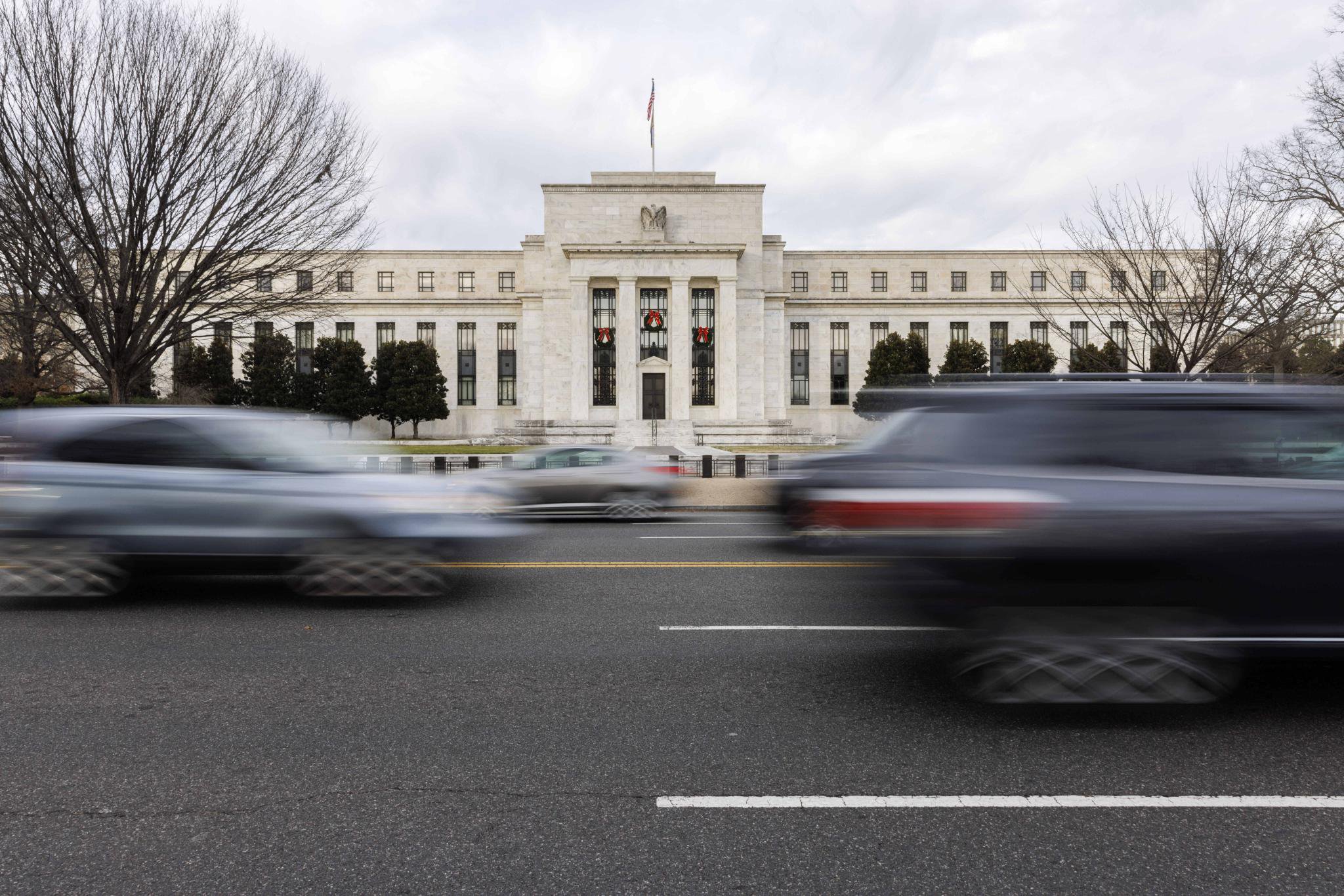 美国长期滥用美元霸权肆意转嫁危机