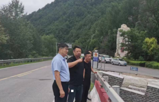 临江法院院长姜索贵到包保村了解部署抗洪防