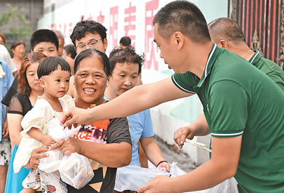保障受灾群众基本生活 加快修复受损基础设