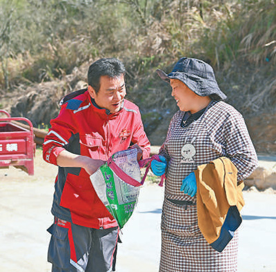 风雨无阻不怕累 快递送达千万家