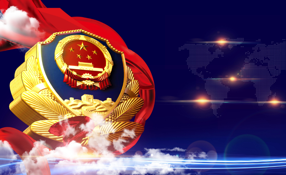 “不要动她，退后。我第三次警告你！”