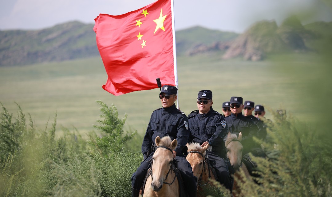 “向1259号界碑出发！”这支马背警队又