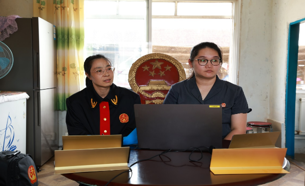 巡回审判进家门，谱写司法好“枫”景