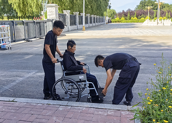 长岭法院：暖心之举 守护“夕阳”诉讼之路
