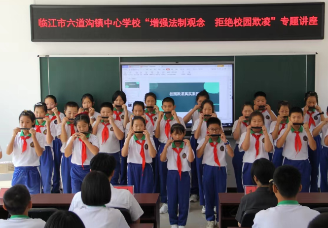 以法育人 护航成长