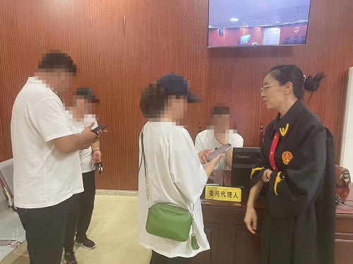 为了您和他人的安全，请为爱狗拴好狗绳