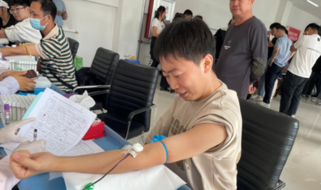 法院干警义务献血，弘扬无私奉献精神