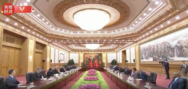 习近平会见巴布亚新几内亚总理马拉佩