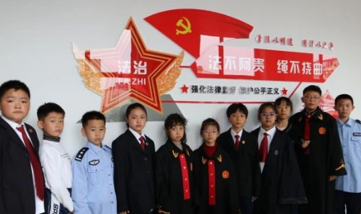 模拟法庭开放日| 将法治的种子种在孩子心