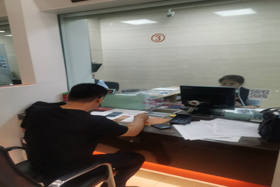 “百里”送达，“守约”扣划 -助企追讨欠