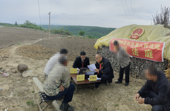 把法庭“搬”到“庭”外 零距离走进群众