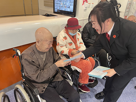 宁江法院：情系重阳节 法润夕阳红