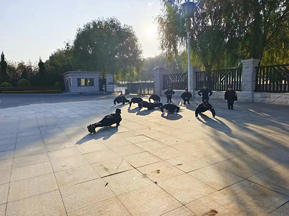 长岭法院法警队开展常态化体能训练