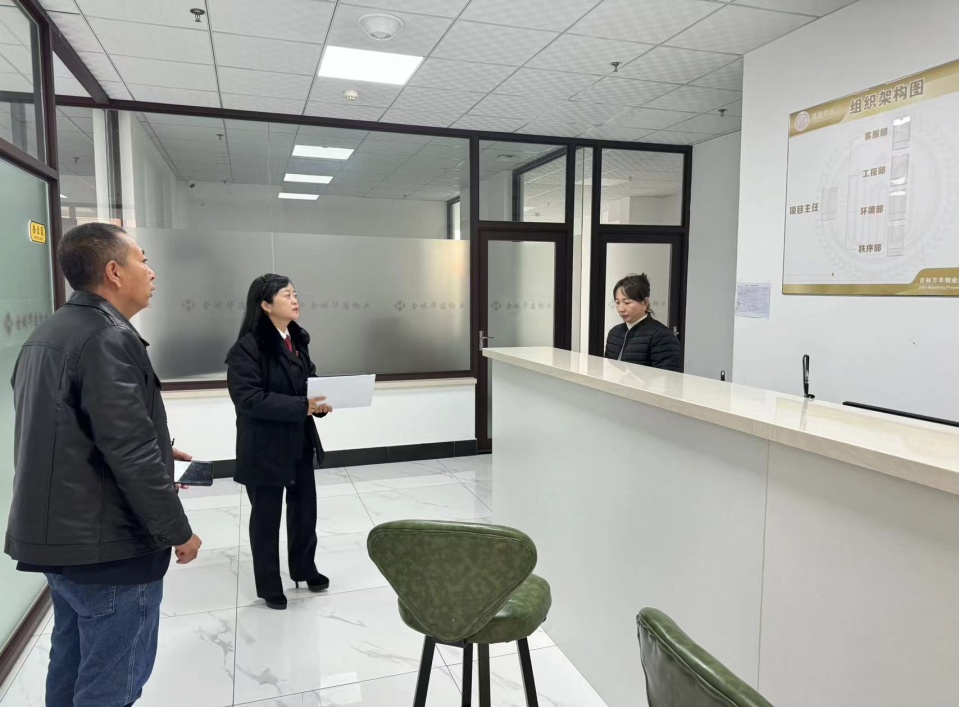 法官走访企业，推进合法经营 