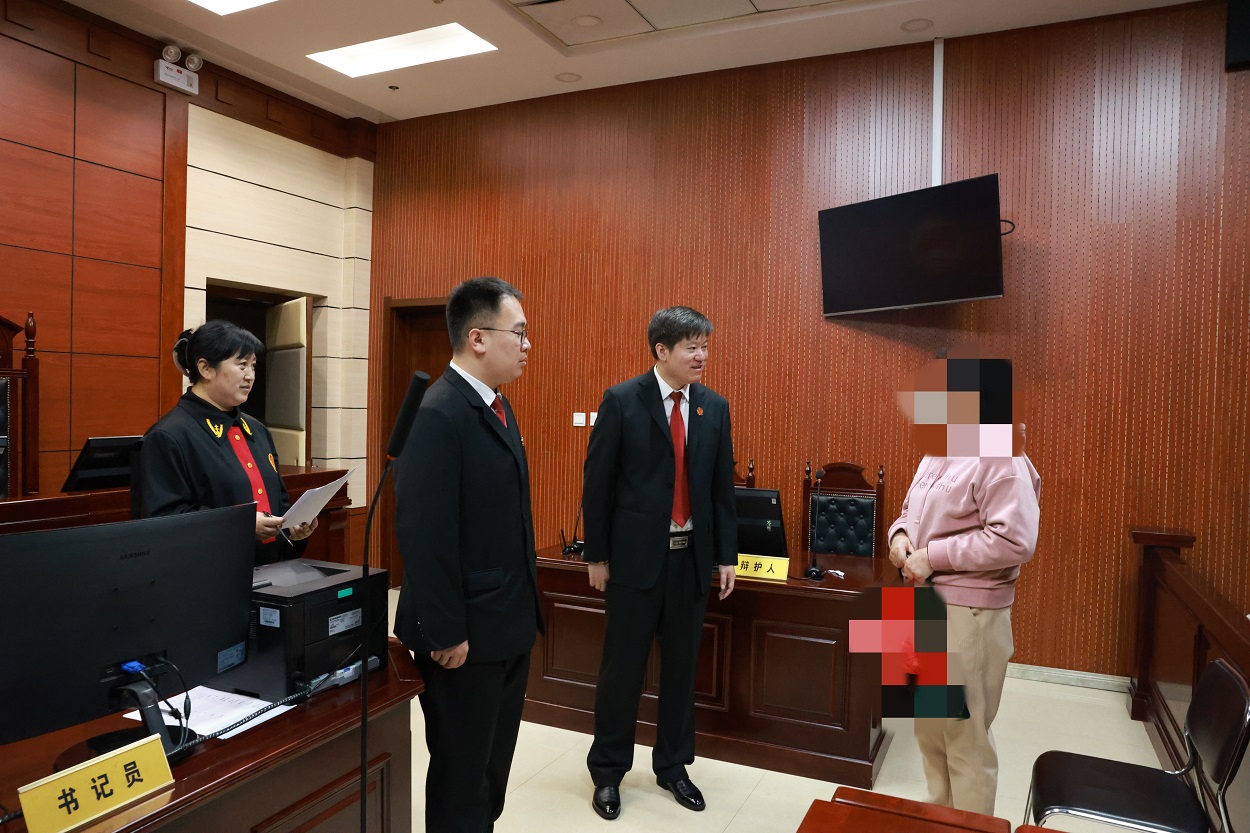 老人被告知快递包裹“丢件”，客服主动理赔