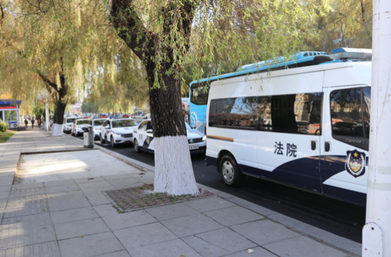 长白法院异地执行显成效 强制腾迁解民忧