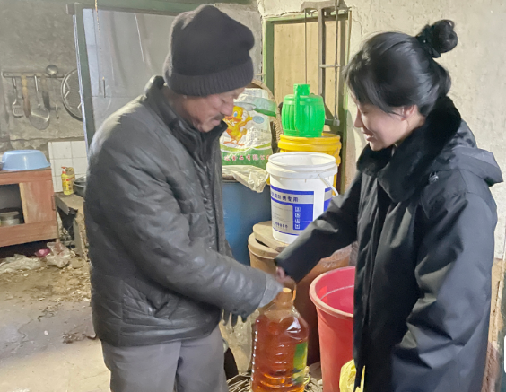 寒冬瑞雪悄然至 司法为民暖人心